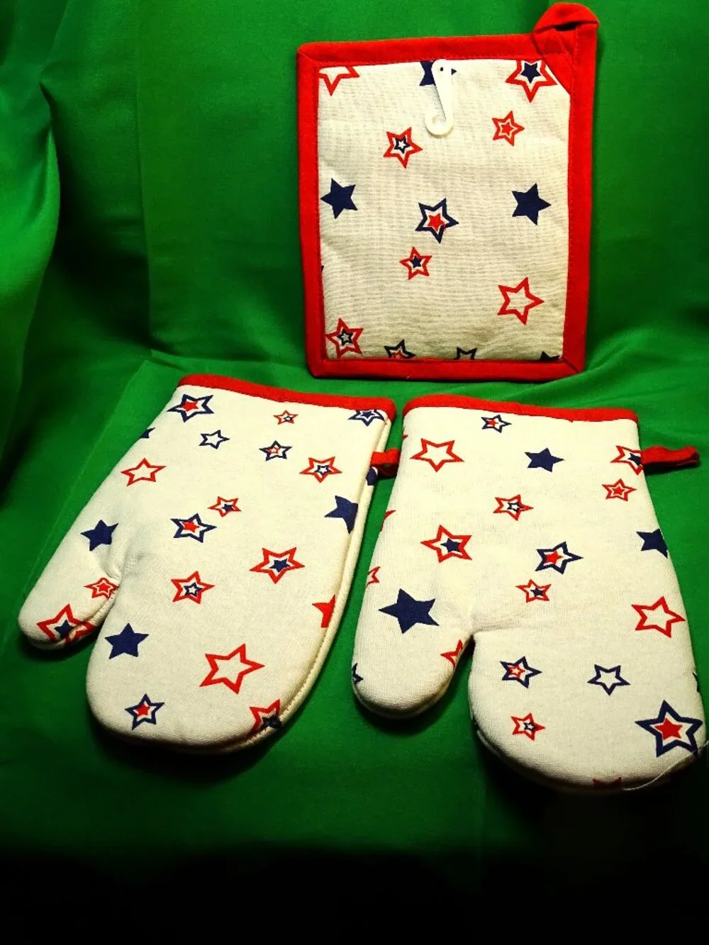 New Potholders one Square and 2 Mitts by MABELLE